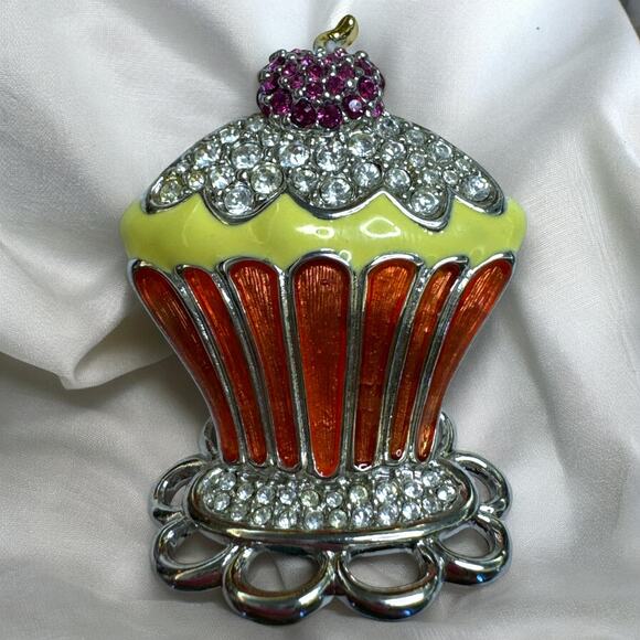 Swarovski Crystal Whimsical Cupcake Brooch Pin, Cute Twee Jewelry - Picture 1 of 4